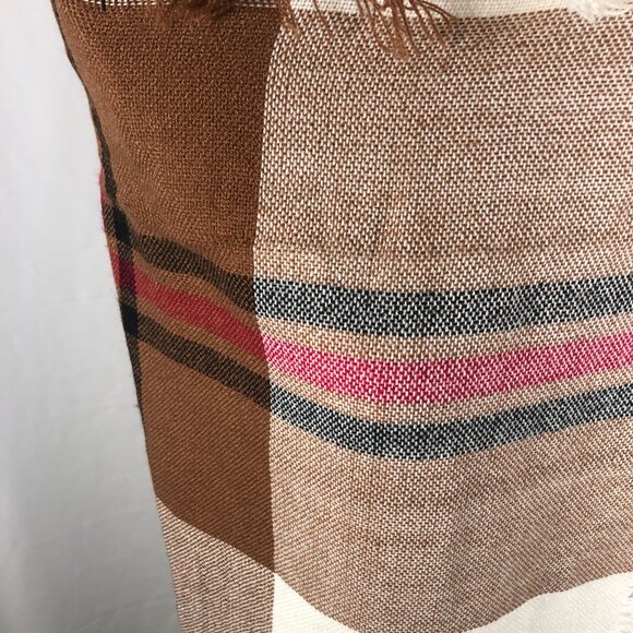 🧣 Liz Sinclair Oversized Plaid Scarf – Timeless Warm Neutrals - Picture 9 of 13
